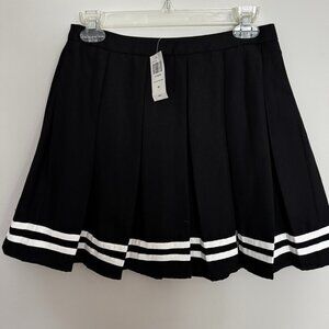 Hot Topic Black Pleated Mini Tennis Skirt with grosgrain ribbon trim NWT - Med